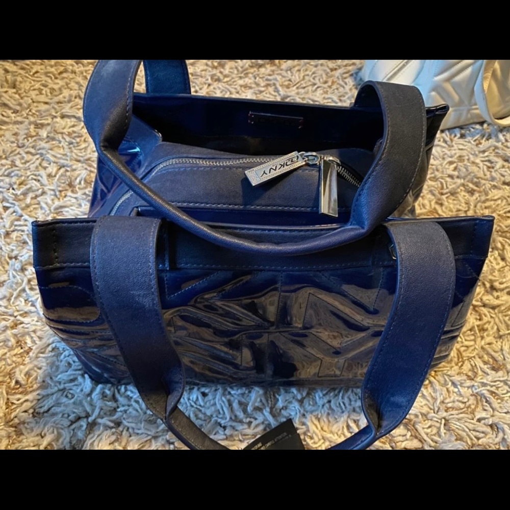 Navy blue DKNY purse new with tags - Picture 2 of 4